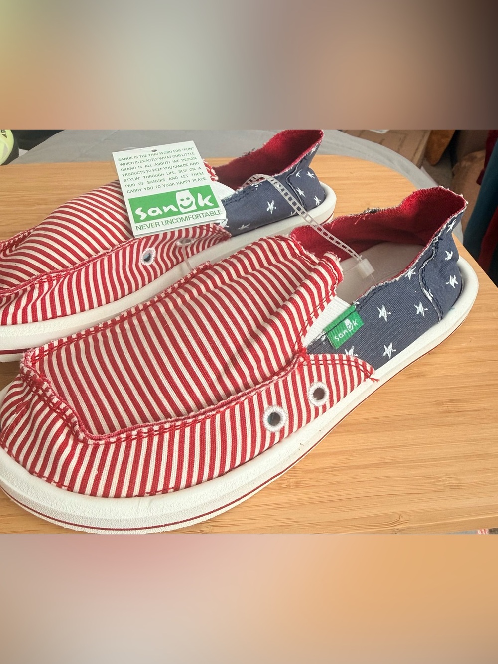 New Sanuk Kids Red & Navy Star-Striped Slip-On Sneakers Size 3